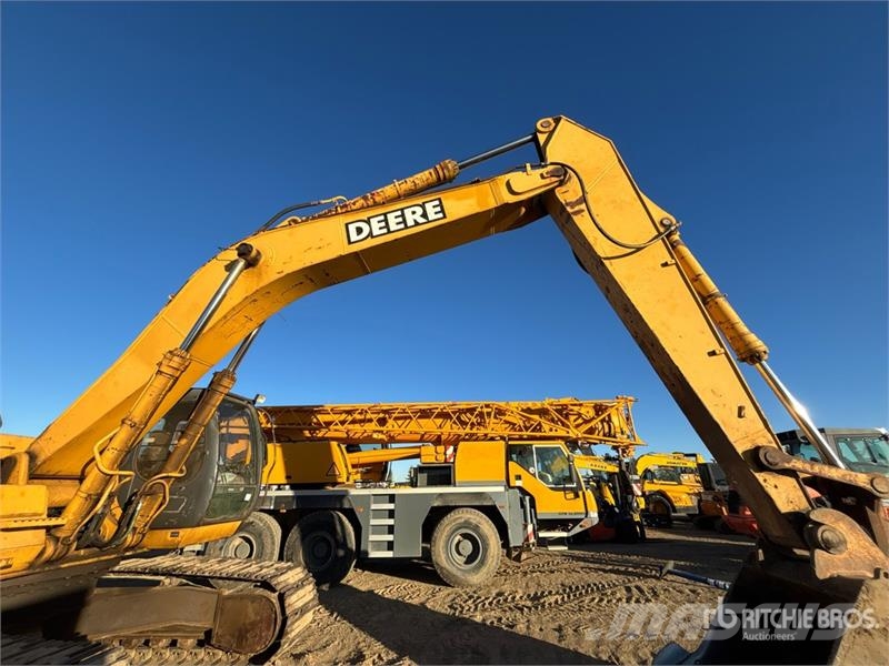 John Deere 330C LC Tracked Excavator Kāpurķēžu ekskavatori