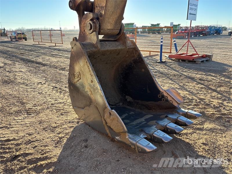 John Deere 330C LC Tracked Excavator Kāpurķēžu ekskavatori