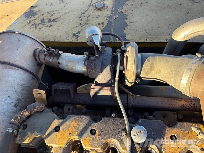 John Deere 330C LC Tracked Excavator Kāpurķēžu ekskavatori