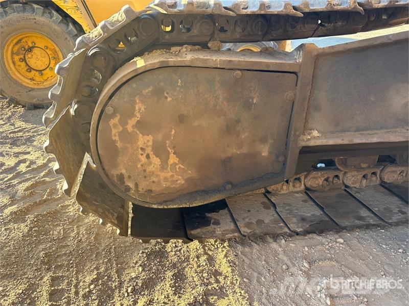 John Deere 330C LC Tracked Excavator Kāpurķēžu ekskavatori