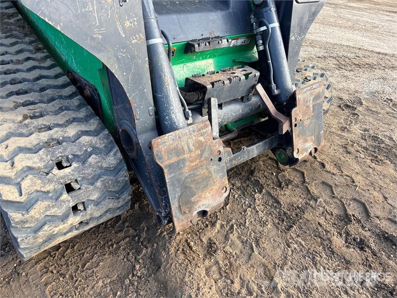 John Deere 331G Lietoti riteņu kompaktiekrāvēji