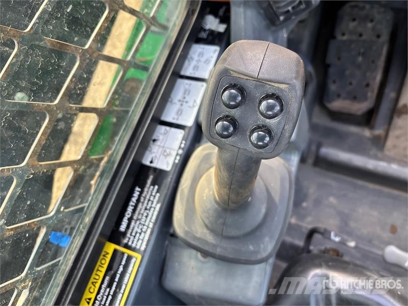 John Deere 331G Lietoti riteņu kompaktiekrāvēji