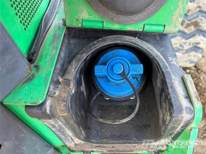 John Deere 331G Lietoti riteņu kompaktiekrāvēji