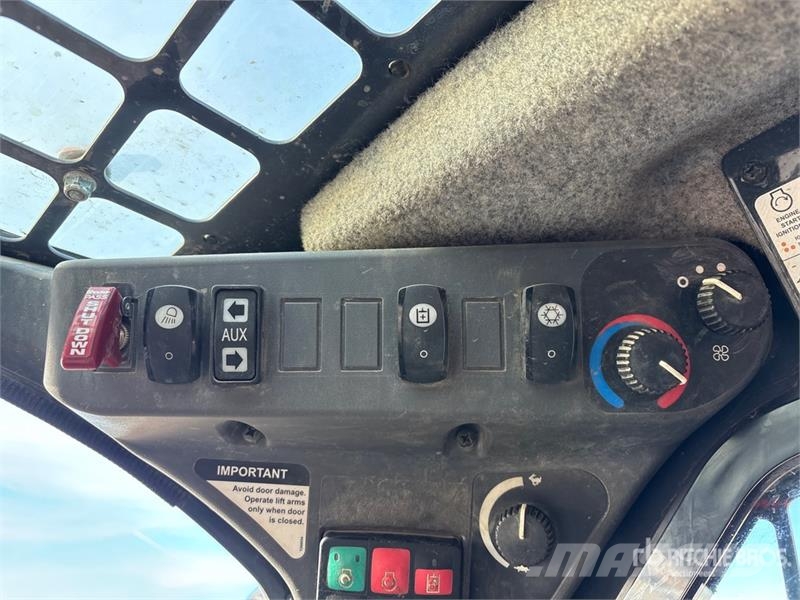 John Deere 331G Lietoti riteņu kompaktiekrāvēji
