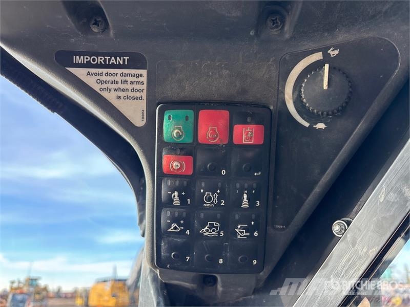 John Deere 331G Lietoti riteņu kompaktiekrāvēji