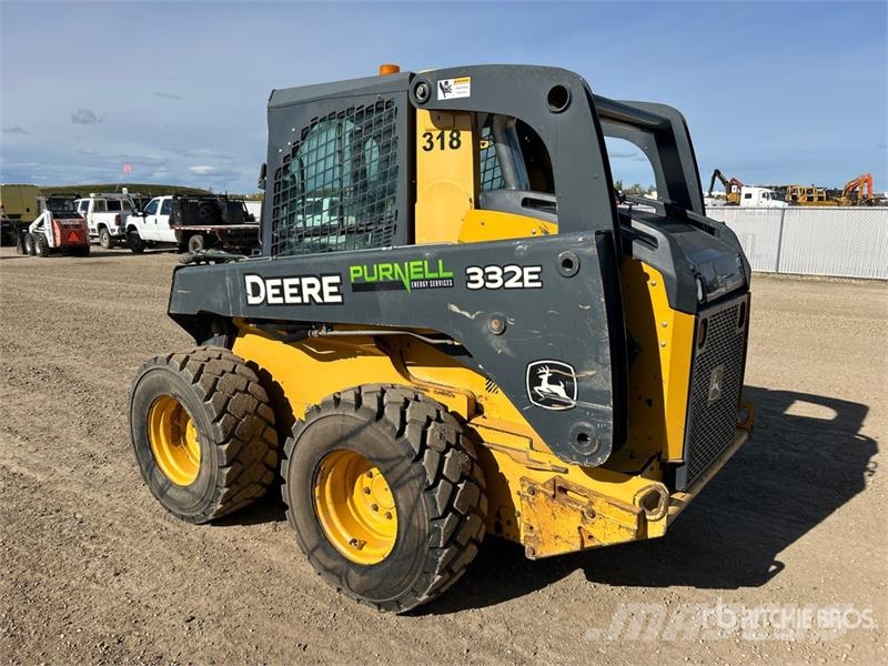 John Deere 332E Міні-навантажувачі