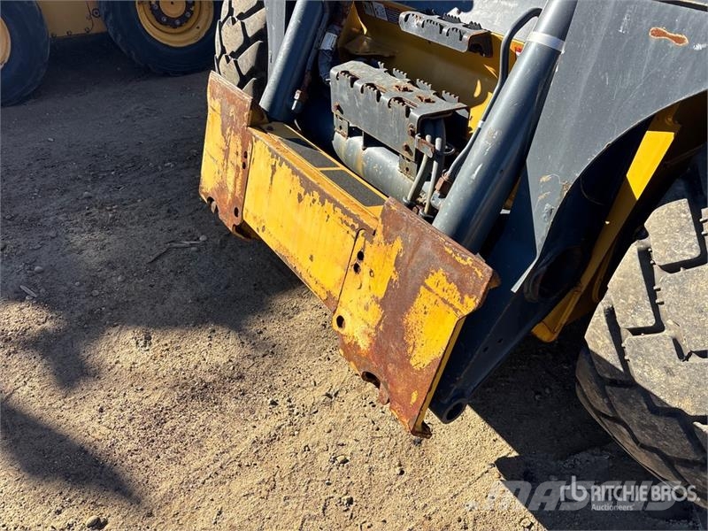 John Deere 332G Skid steer mini nakladalci