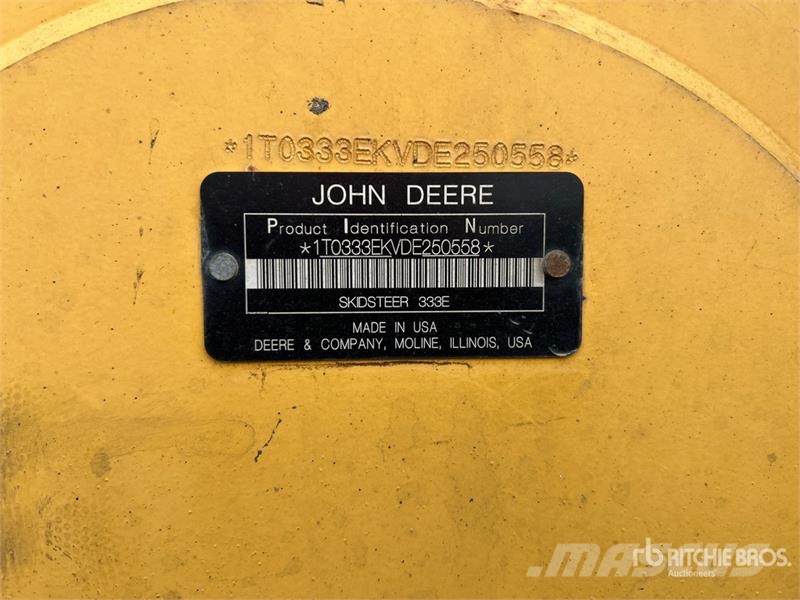 John Deere 333E لوادر انزلاقية التوجيه