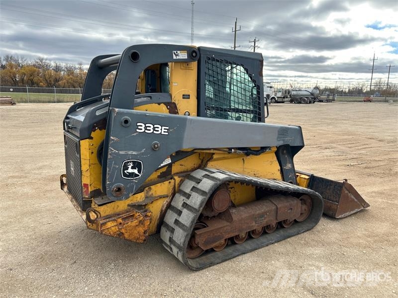 John Deere 333E لوادر انزلاقية التوجيه