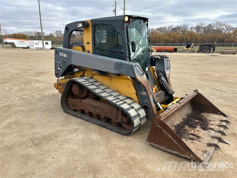 John Deere 333E لوادر انزلاقية التوجيه