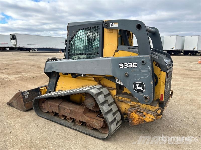 John Deere 333E لوادر انزلاقية التوجيه