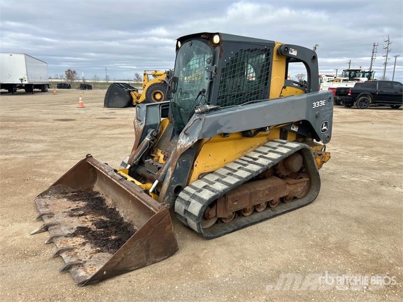 John Deere 333E لوادر انزلاقية التوجيه