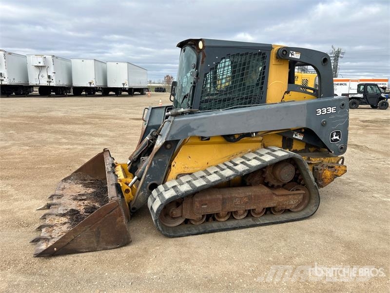 John Deere 333E لوادر انزلاقية التوجيه