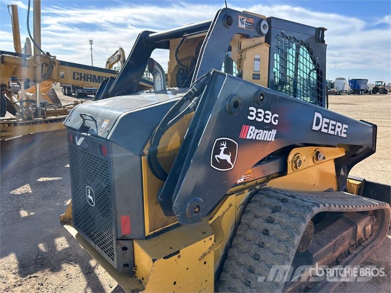 John Deere 333G Smykem řízené nakladače