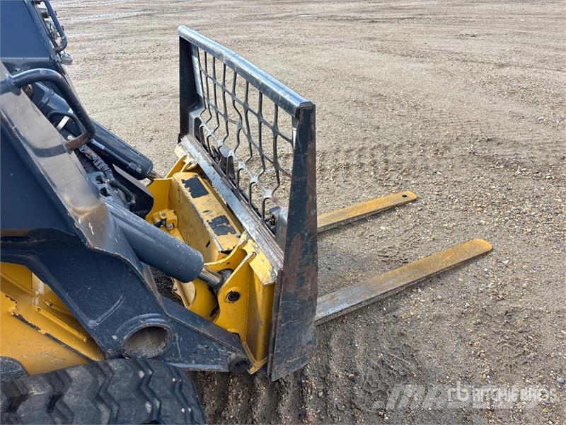John Deere 333G Skid steer loaders