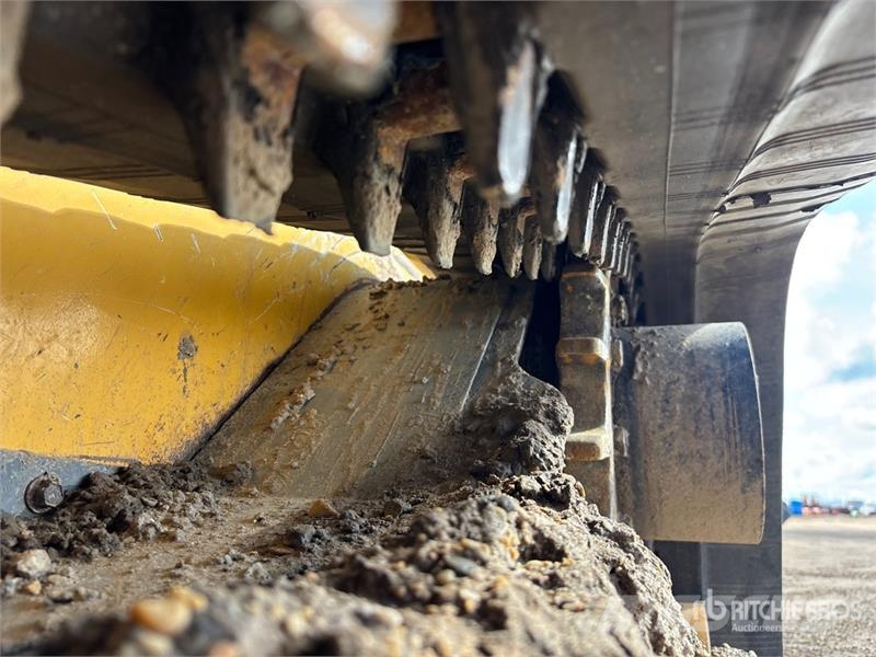 John Deere 333G Skid steer loaders
