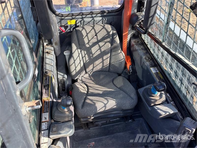 John Deere 333G Krautuvai su šoniniu pasukimu