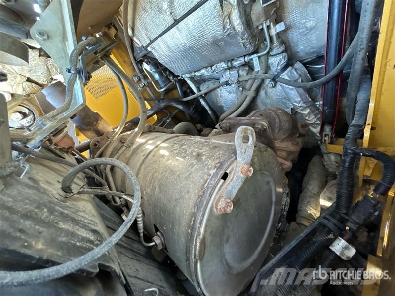 John Deere 333G Smykem řízené nakladače