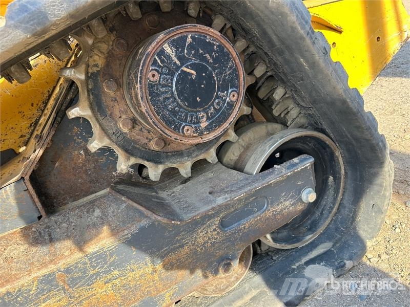 John Deere 333G Smykem řízené nakladače
