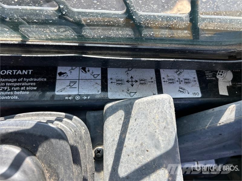 John Deere 333G Smykem řízené nakladače