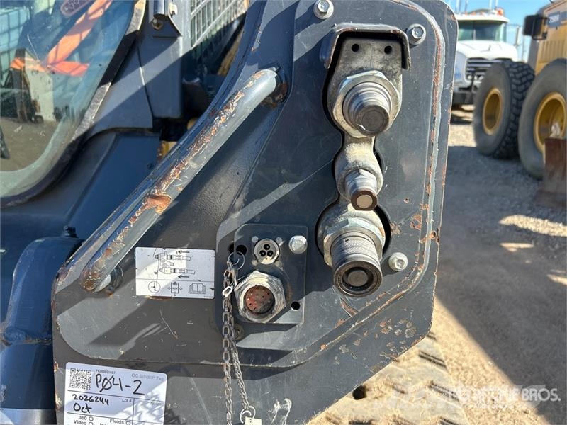 John Deere 333G Smykem řízené nakladače
