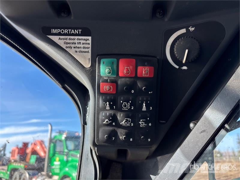 John Deere 333G Krautuvai su šoniniu pasukimu