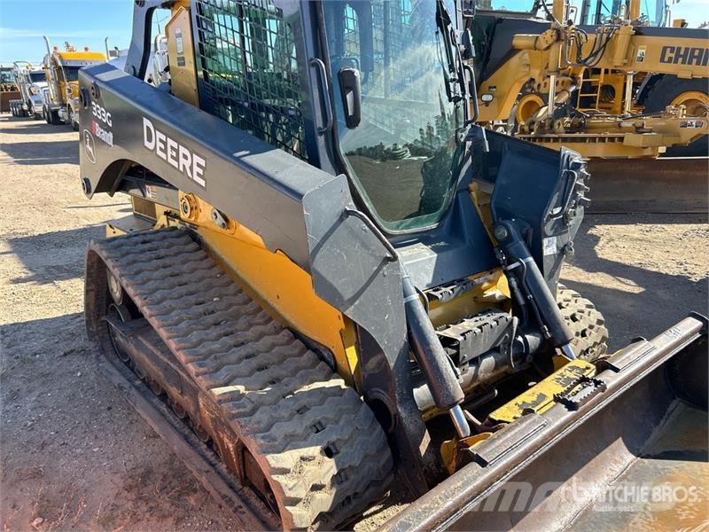 John Deere 333G Smykem řízené nakladače