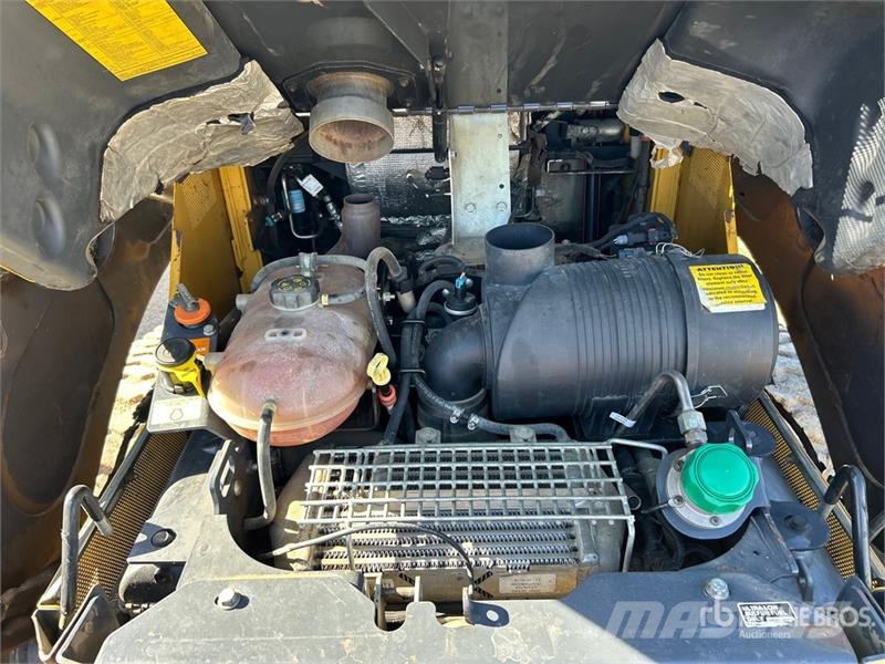 John Deere 333G Smykem řízené nakladače