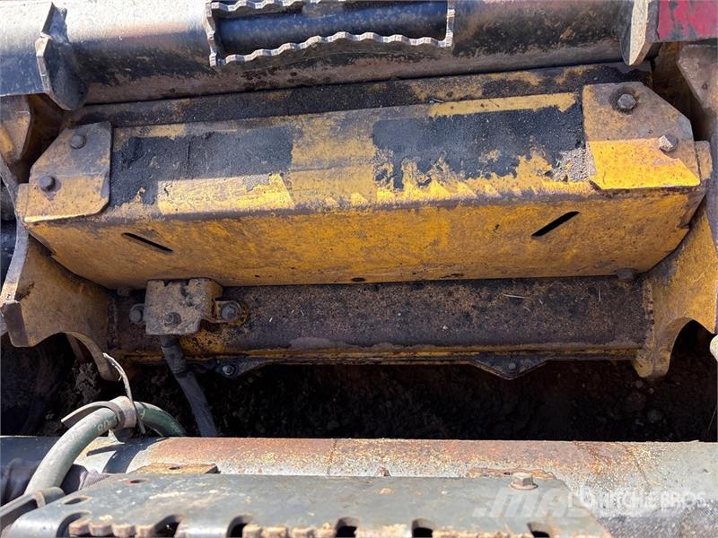 John Deere 333G Krautuvai su šoniniu pasukimu