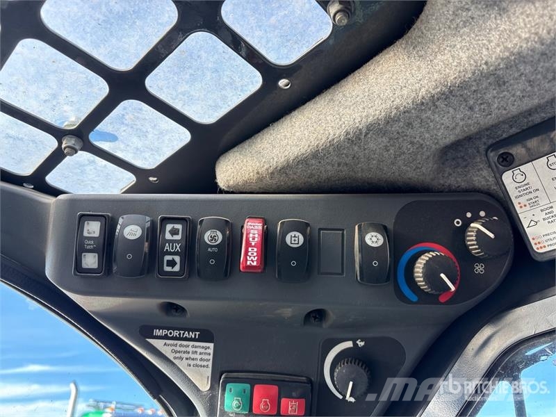 John Deere 333G Krautuvai su šoniniu pasukimu