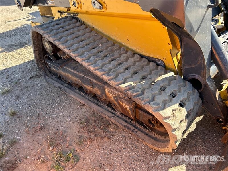 John Deere 333G Smykem řízené nakladače
