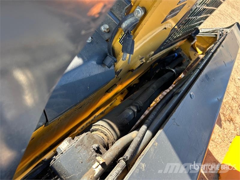 John Deere 333G Smykem řízené nakladače