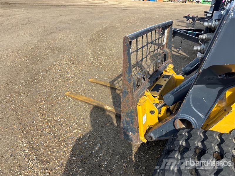 John Deere 333G Skid steer loaders