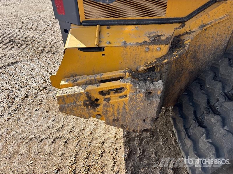 John Deere 333G Skid steer loaders