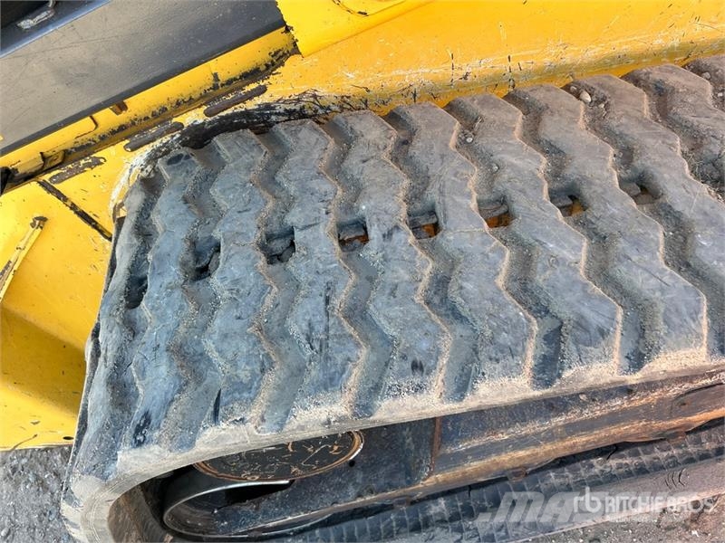 John Deere 333G Smykem řízené nakladače