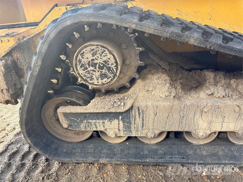 John Deere 333G Skid steer loaders