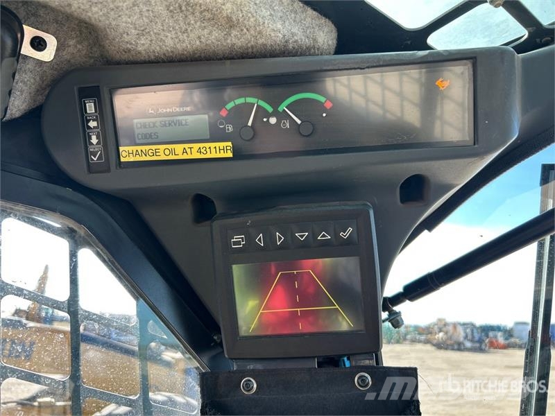 John Deere 333G Smykem řízené nakladače
