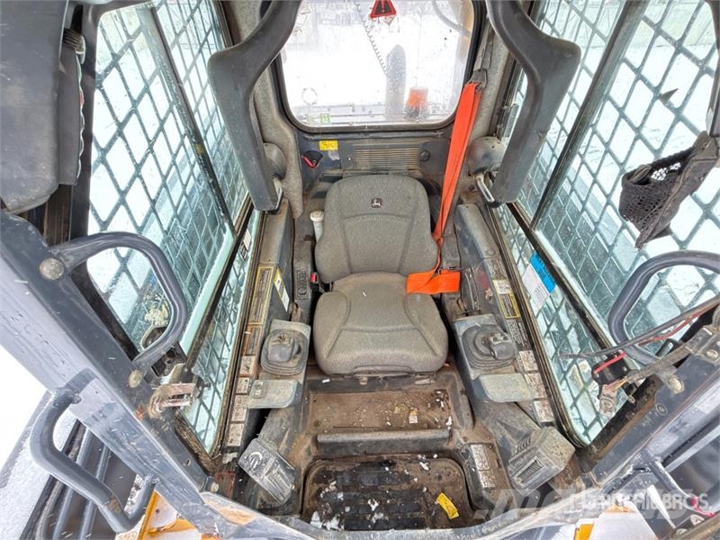 John Deere 333G Skid steer loderler