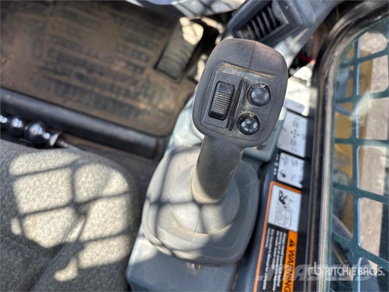 John Deere 333G Skid steer loaders