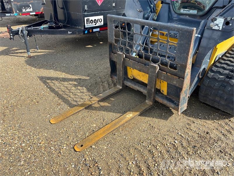 John Deere 333G Skid steer loaders