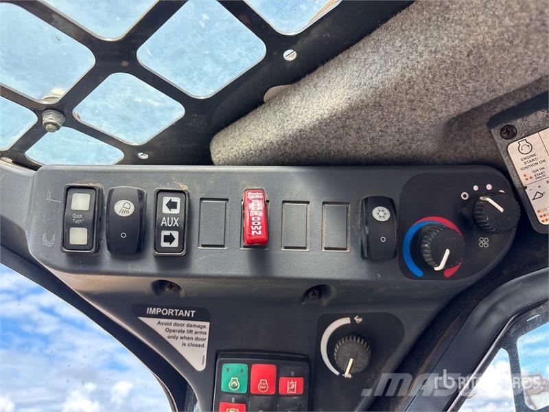 John Deere 333G Skid steer loaders