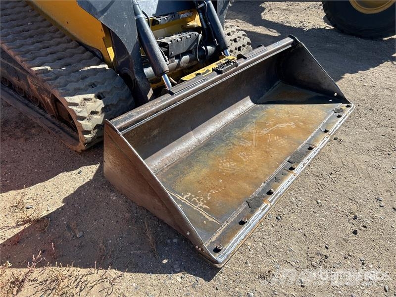 John Deere 333G Smykem řízené nakladače