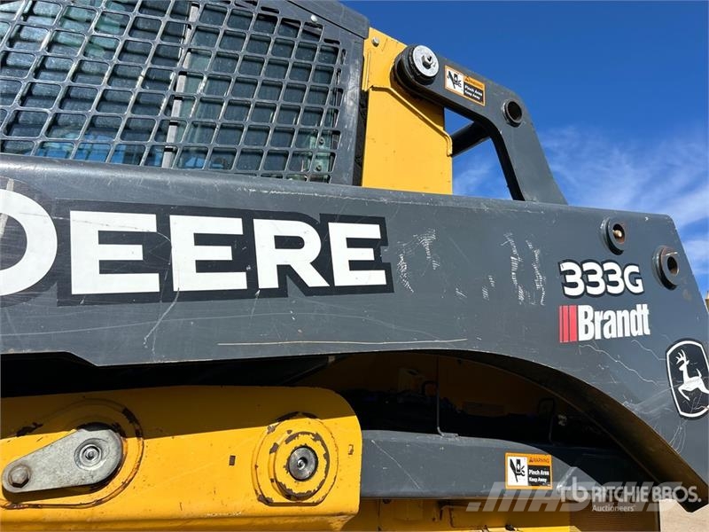 John Deere 333G Smykem řízené nakladače