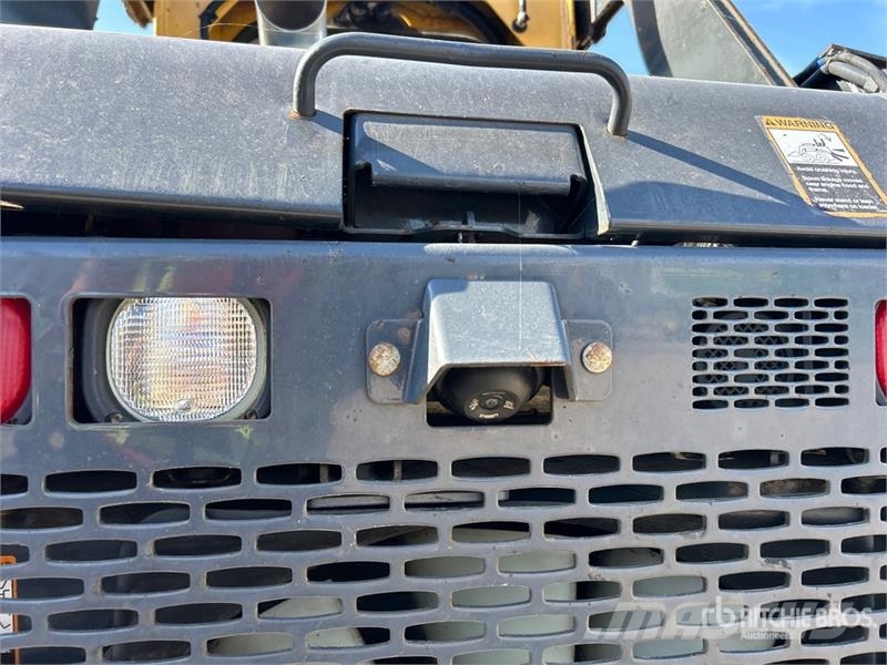 John Deere 333G Smykem řízené nakladače