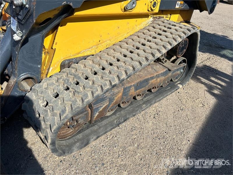 John Deere 333G Smykem řízené nakladače