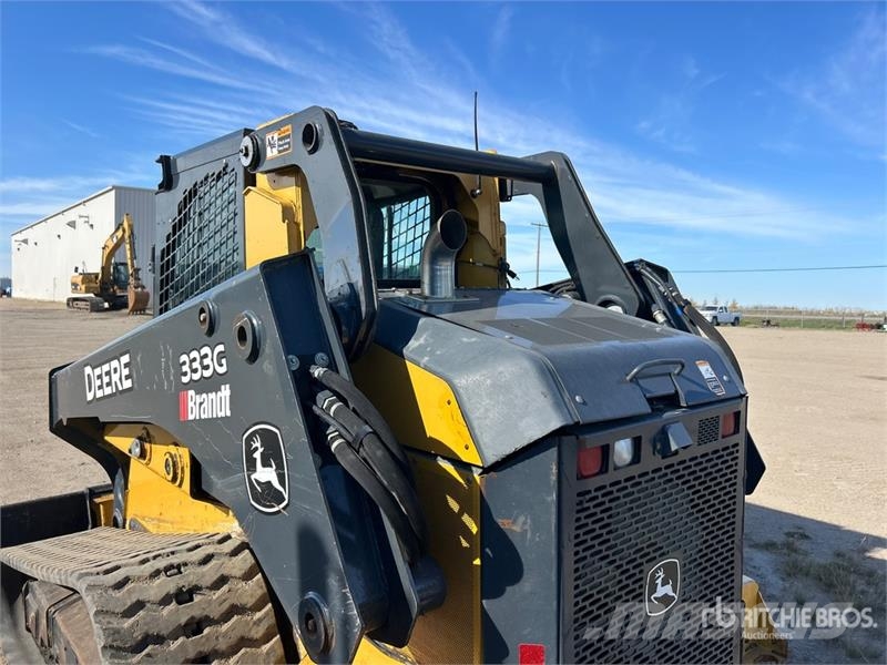 John Deere 333G Smykem řízené nakladače