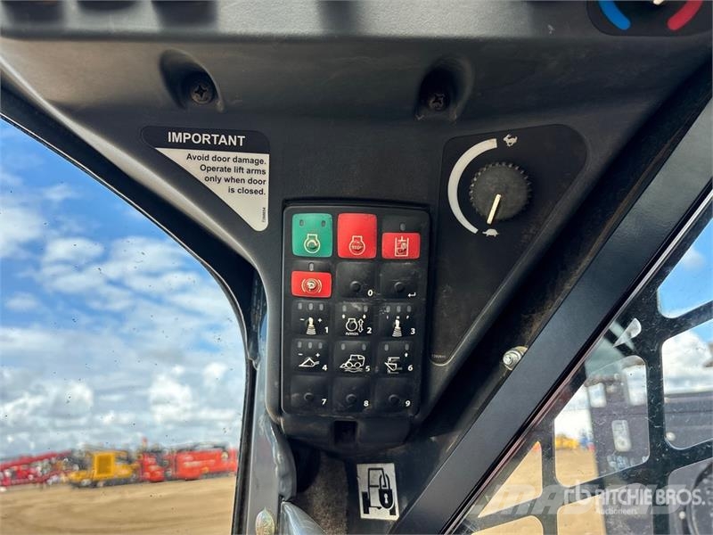 John Deere 333G Skid steer loaders