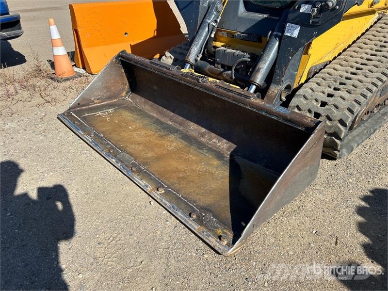 John Deere 333G Smykem řízené nakladače