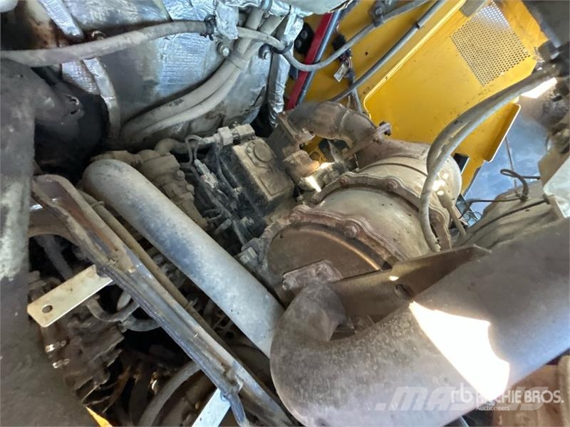 John Deere 333G Smykem řízené nakladače