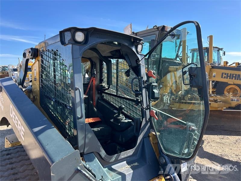 John Deere 333G Smykem řízené nakladače